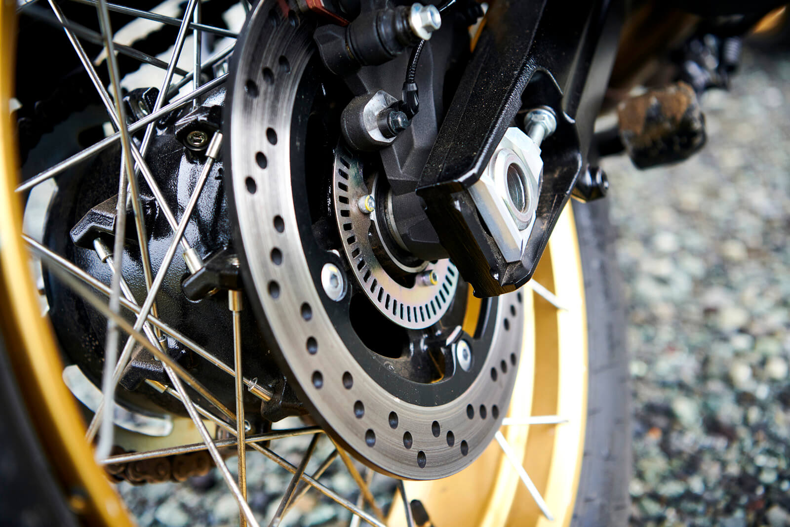 DL1050RR_RJM3_action_26